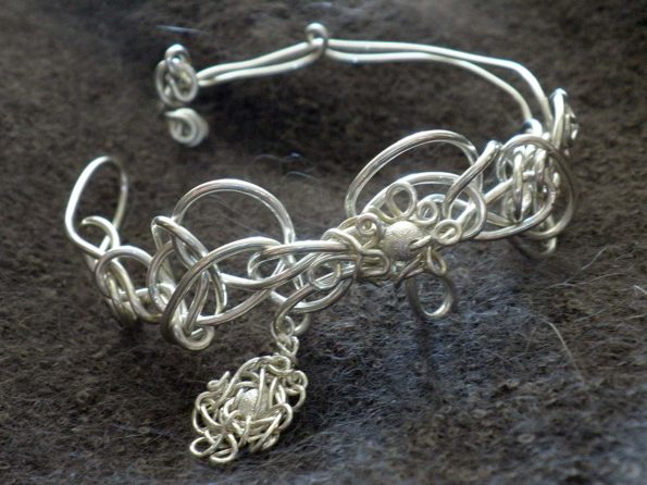 flower bracelet 97467 Sara Sherwood - Contemporary Jewellery Artist London